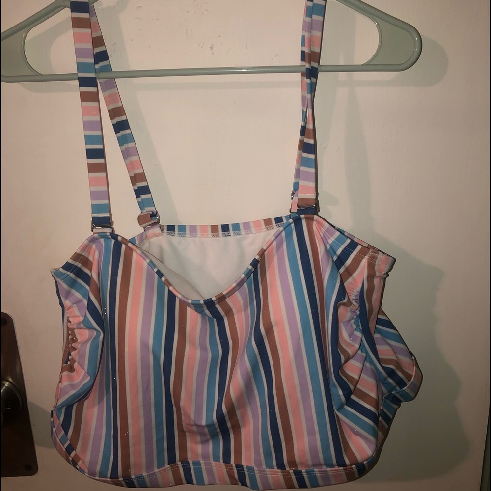 Swim top with removable straps size 22w